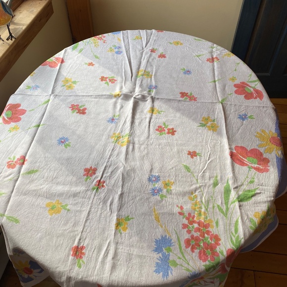 Vintage linen flowered tablecloth 50x64 - Picture 4 of 11
